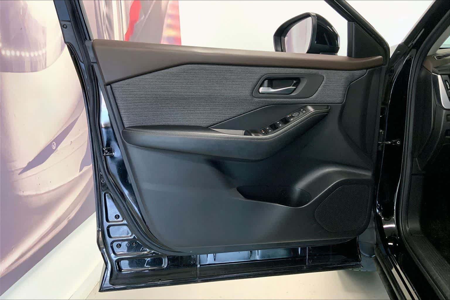 Thumbnail: 2023 Nissan Rogue - 22