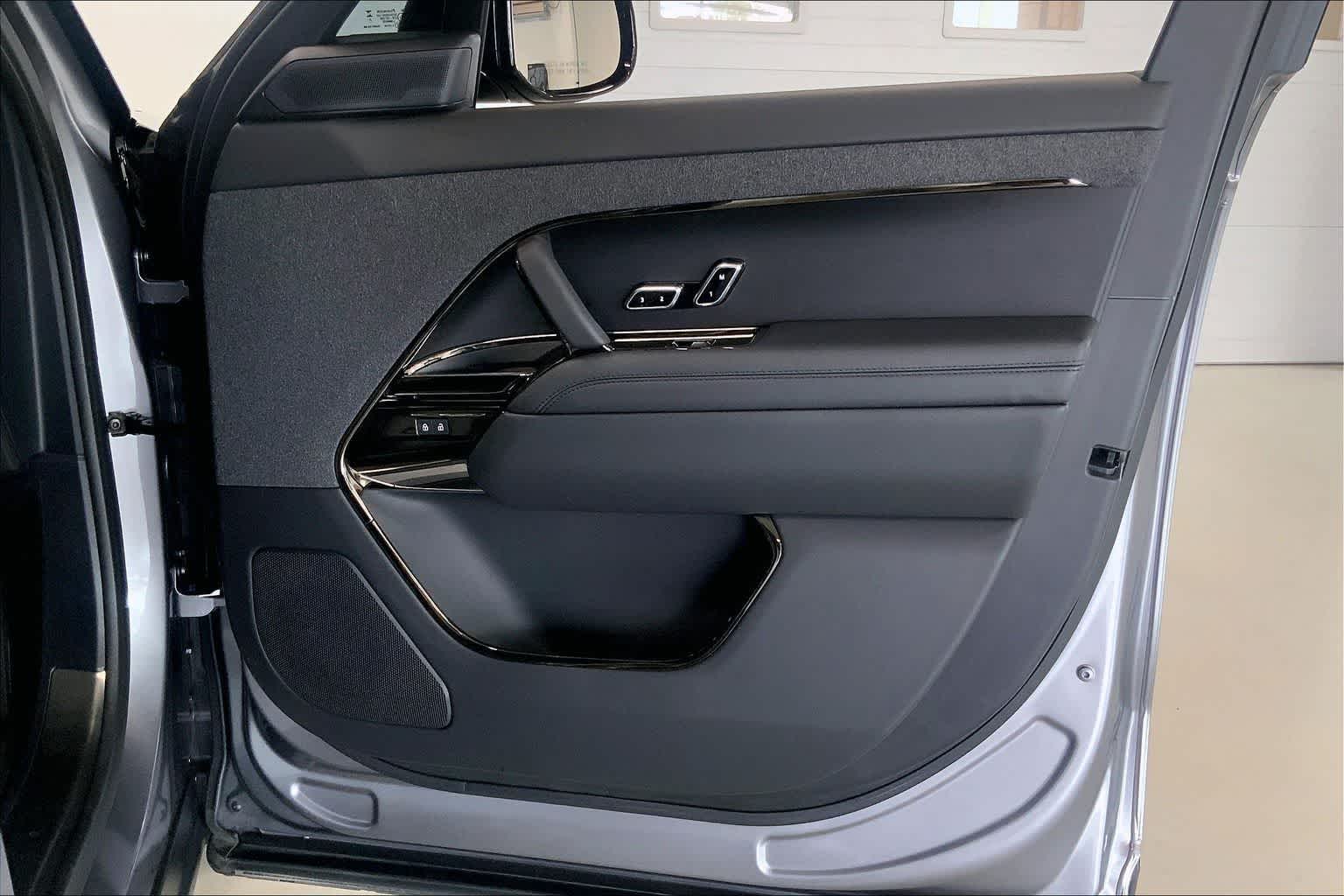 Thumbnail: 2024 Land Rover Range Rover Sport - 24