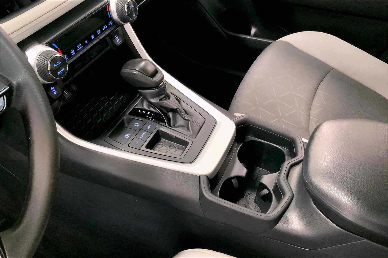 Thumbnail: 2021 Toyota RAV4 - 14