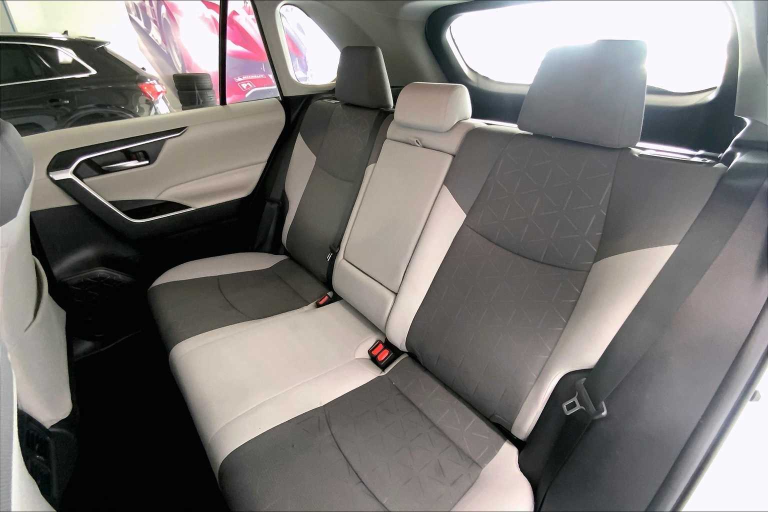 Thumbnail: 2021 Toyota RAV4 - 24