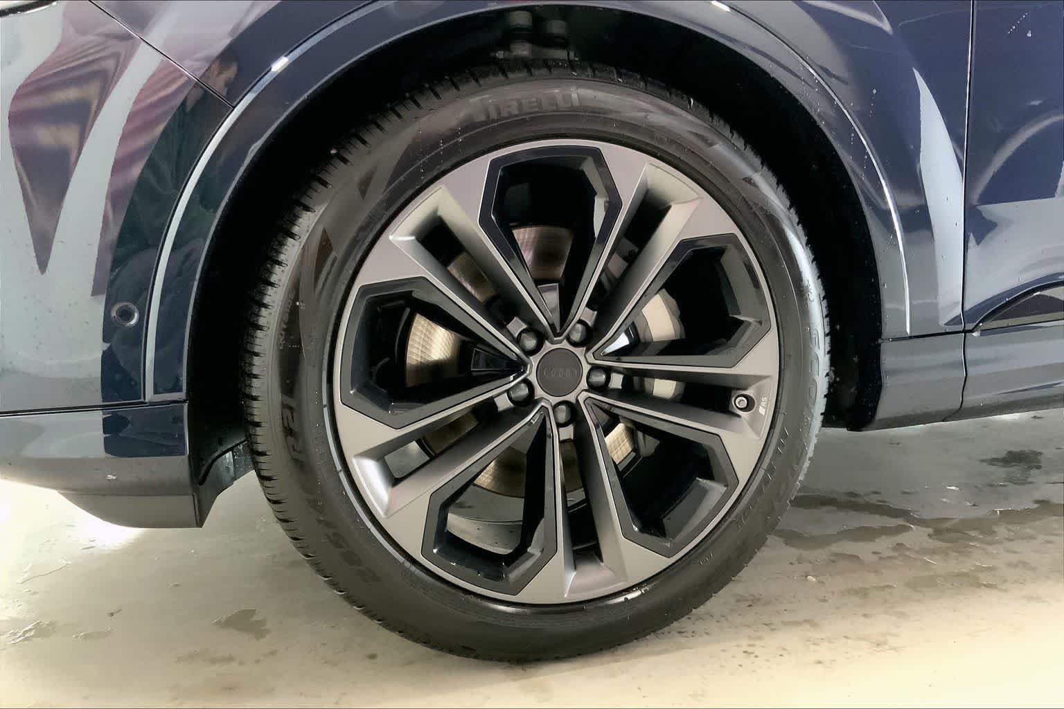 Thumbnail: 2026 Audi Q7 - 7