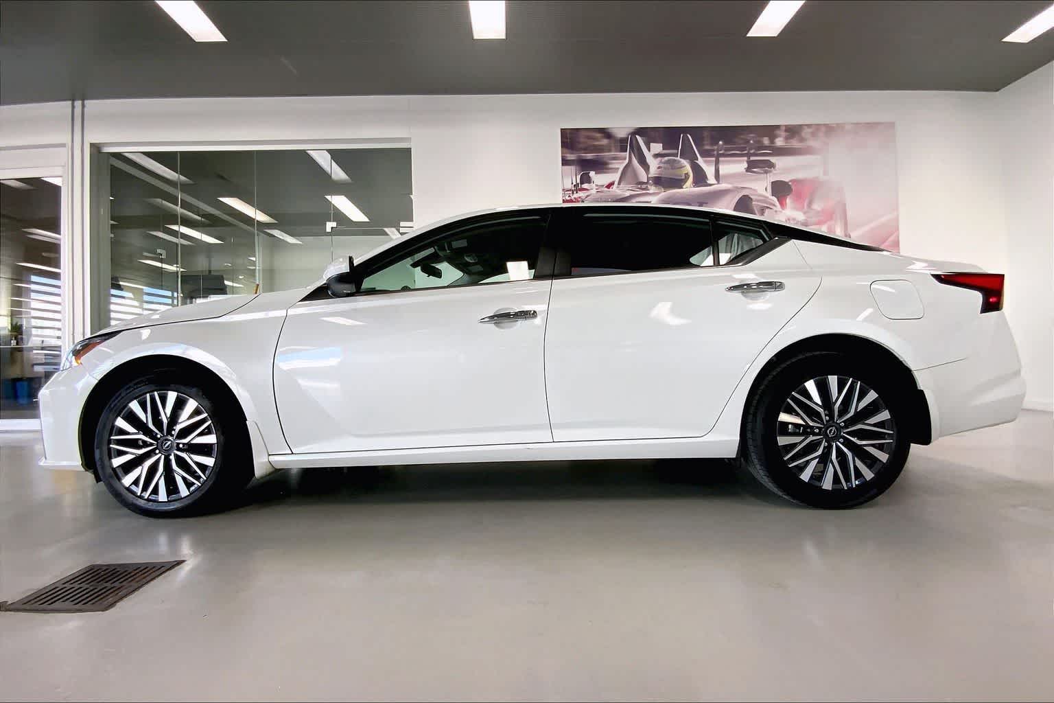 Thumbnail: 2023 Nissan Altima - 3