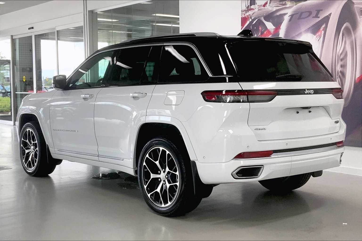 Thumbnail: 2022 Jeep Grand Cherokee - 4