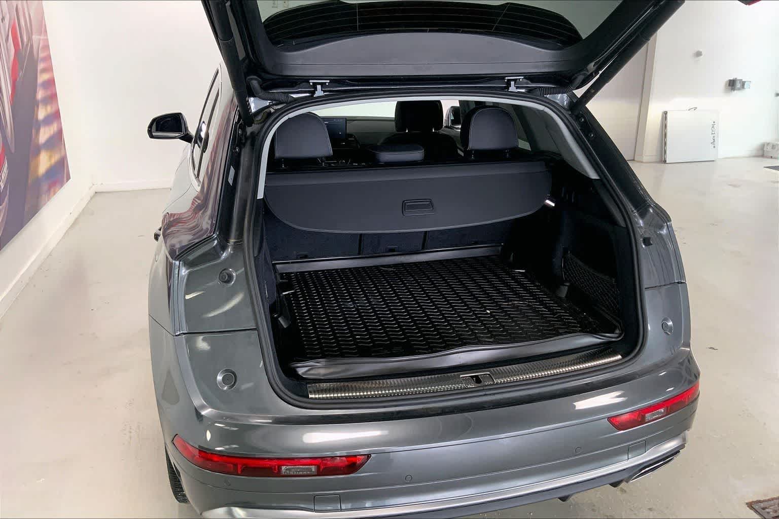 Thumbnail: 2025 Audi Q5 - 17