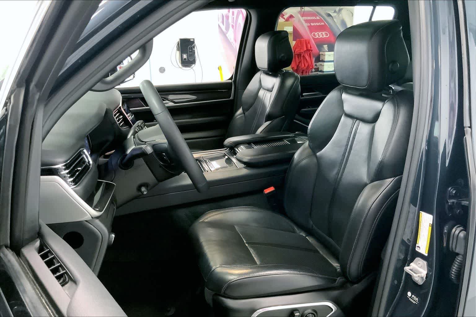 Thumbnail: 2022 Jeep Wagoneer - 9