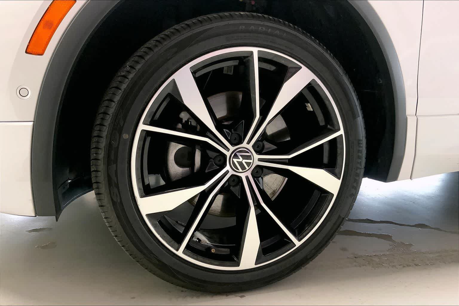 Thumbnail: 2022 Volkswagen Tiguan - 8