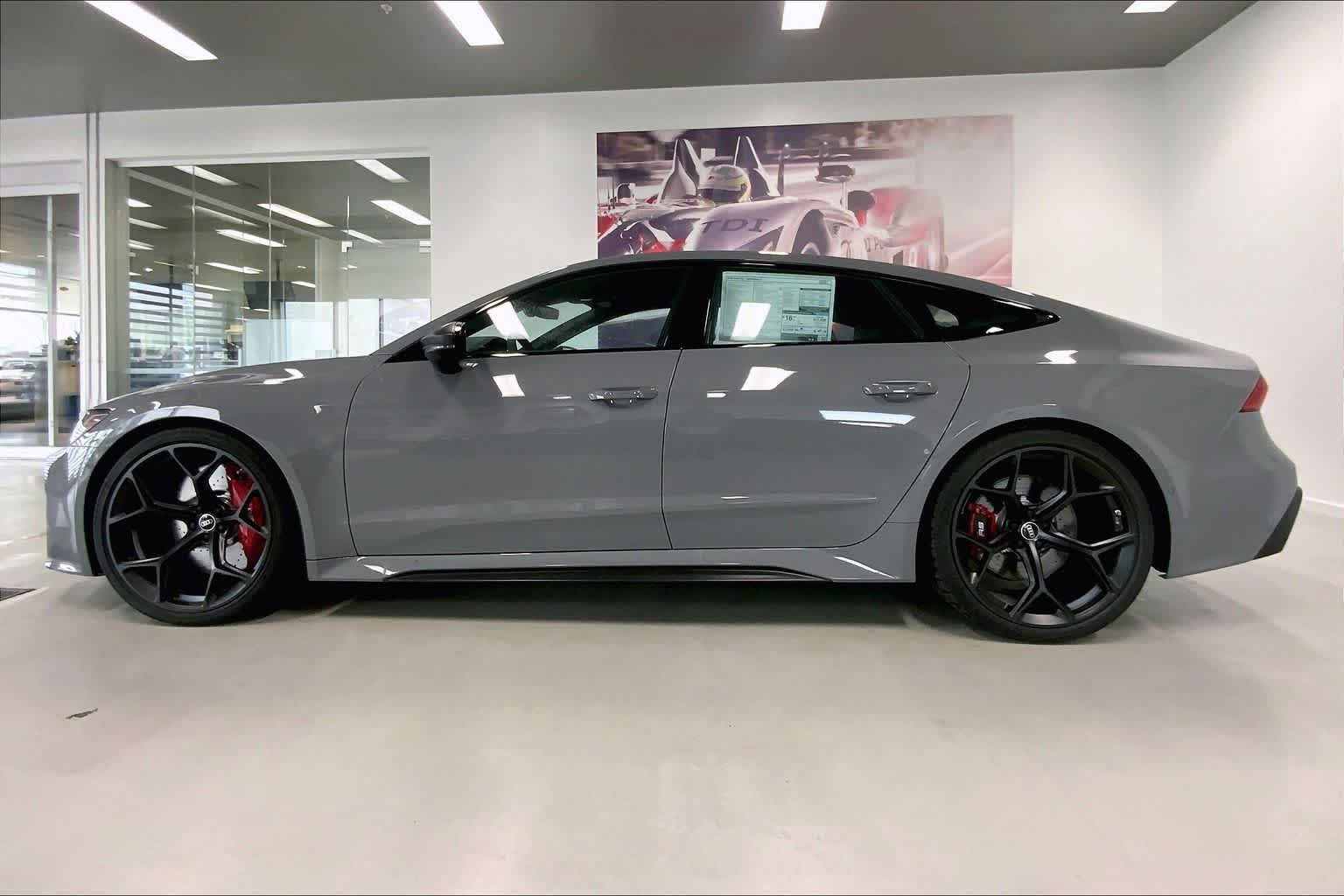 Thumbnail: 2026 Audi RS 7 - 3