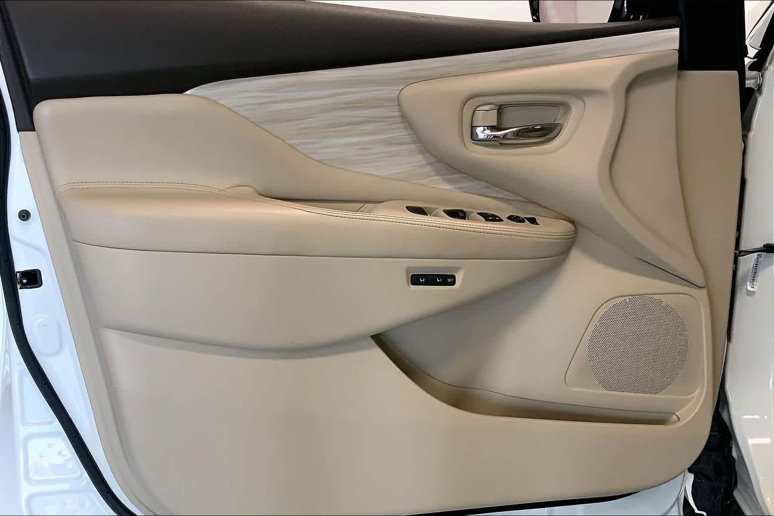 Thumbnail: 2015 Nissan Murano - 25