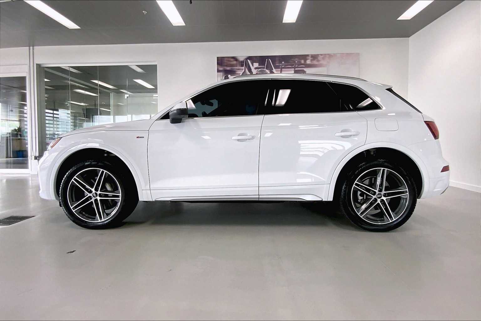Thumbnail: 2025 Audi Q5 - 3