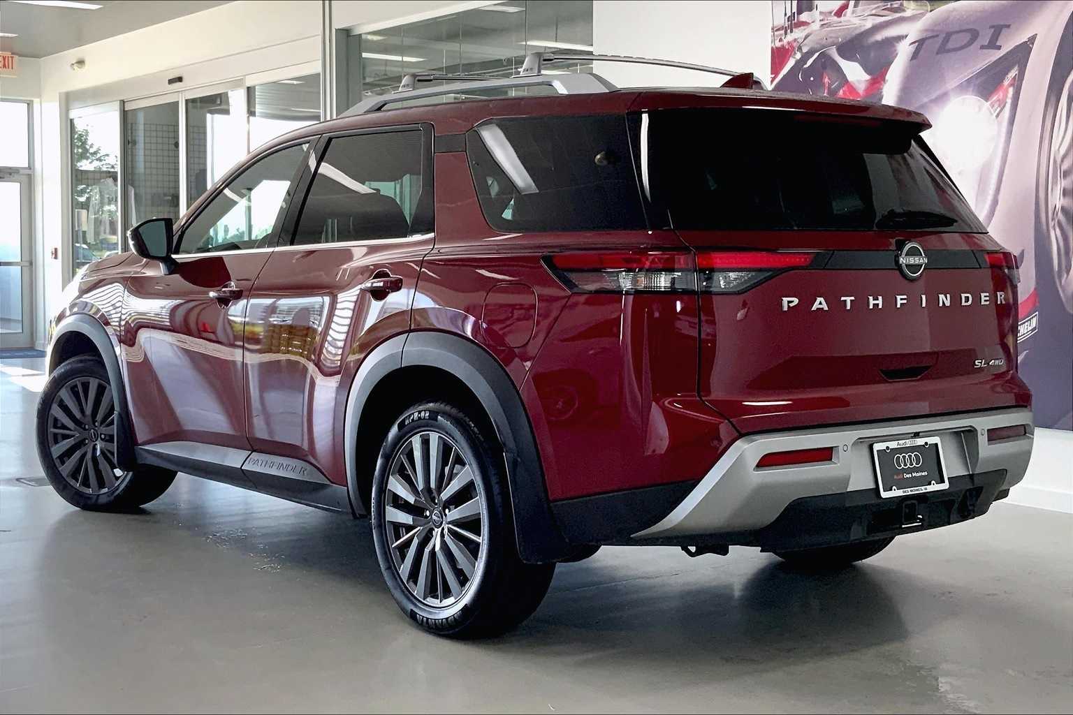 Thumbnail: 2023 Nissan Pathfinder - 4