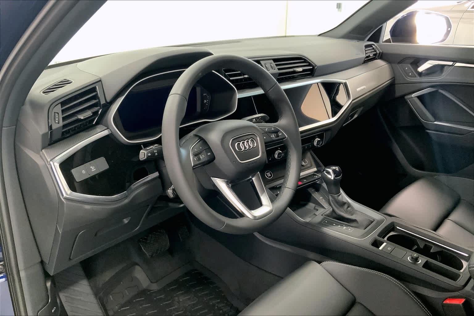 Thumbnail: 2025 Audi Q3 - 2