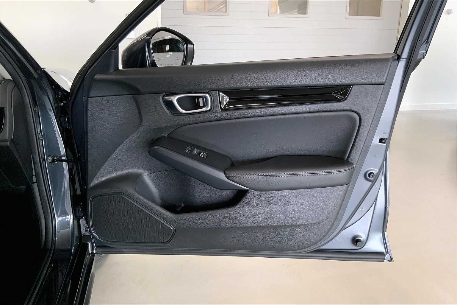 Thumbnail: 2024 Honda Civic - 24