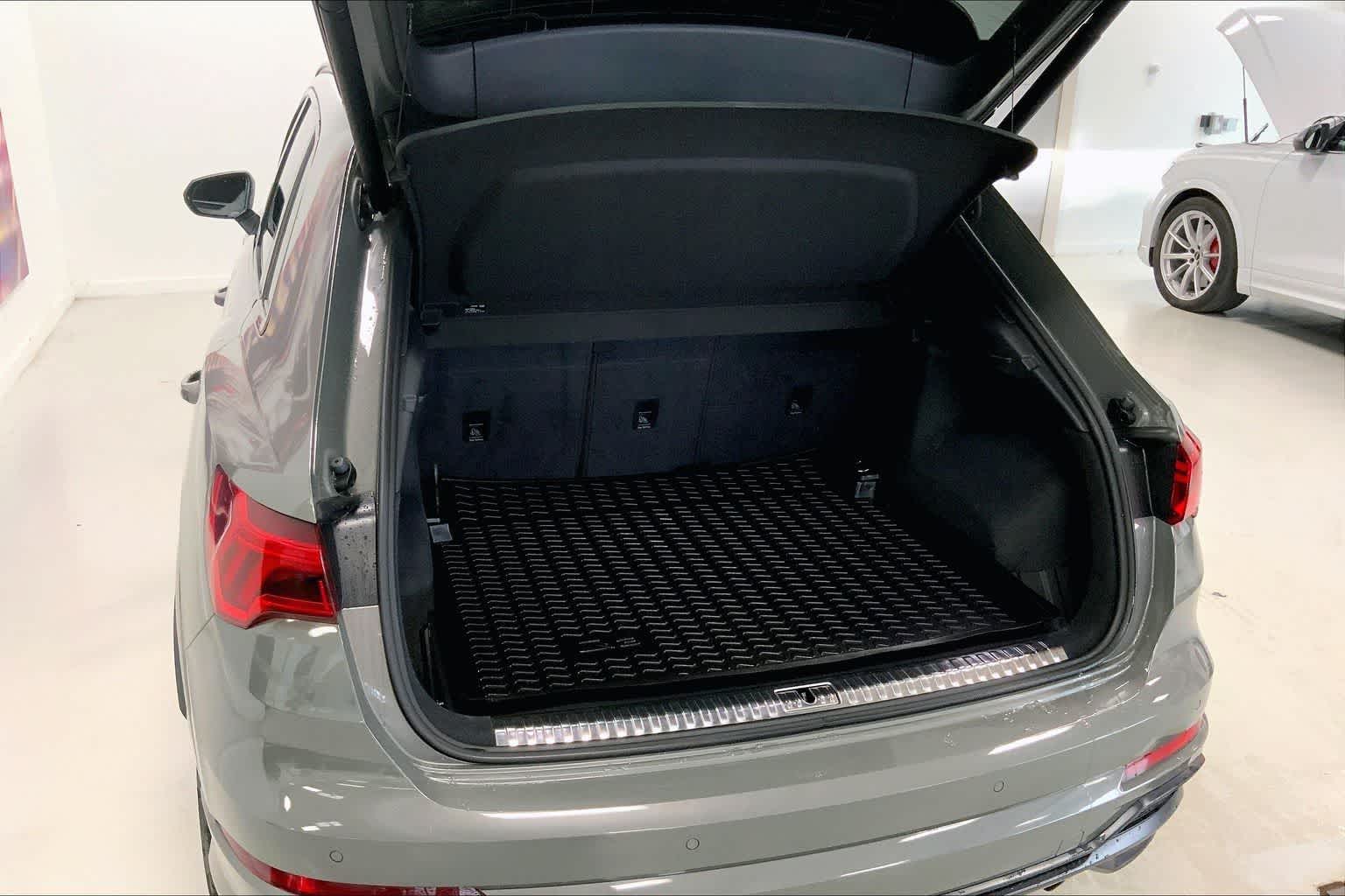 Thumbnail: 2022 Audi Q3 - 16