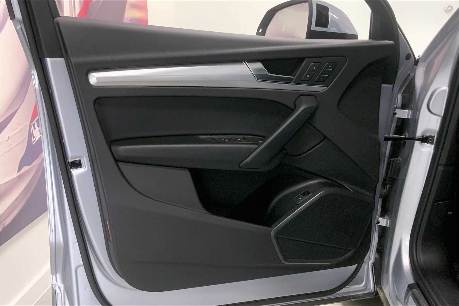 Thumbnail: 2025 Audi Q5 - 23