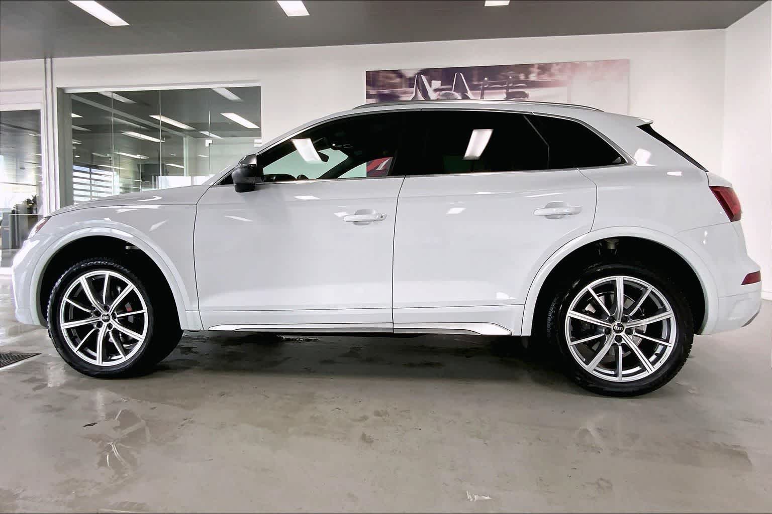 Thumbnail: 2024 Audi SQ5 - 3