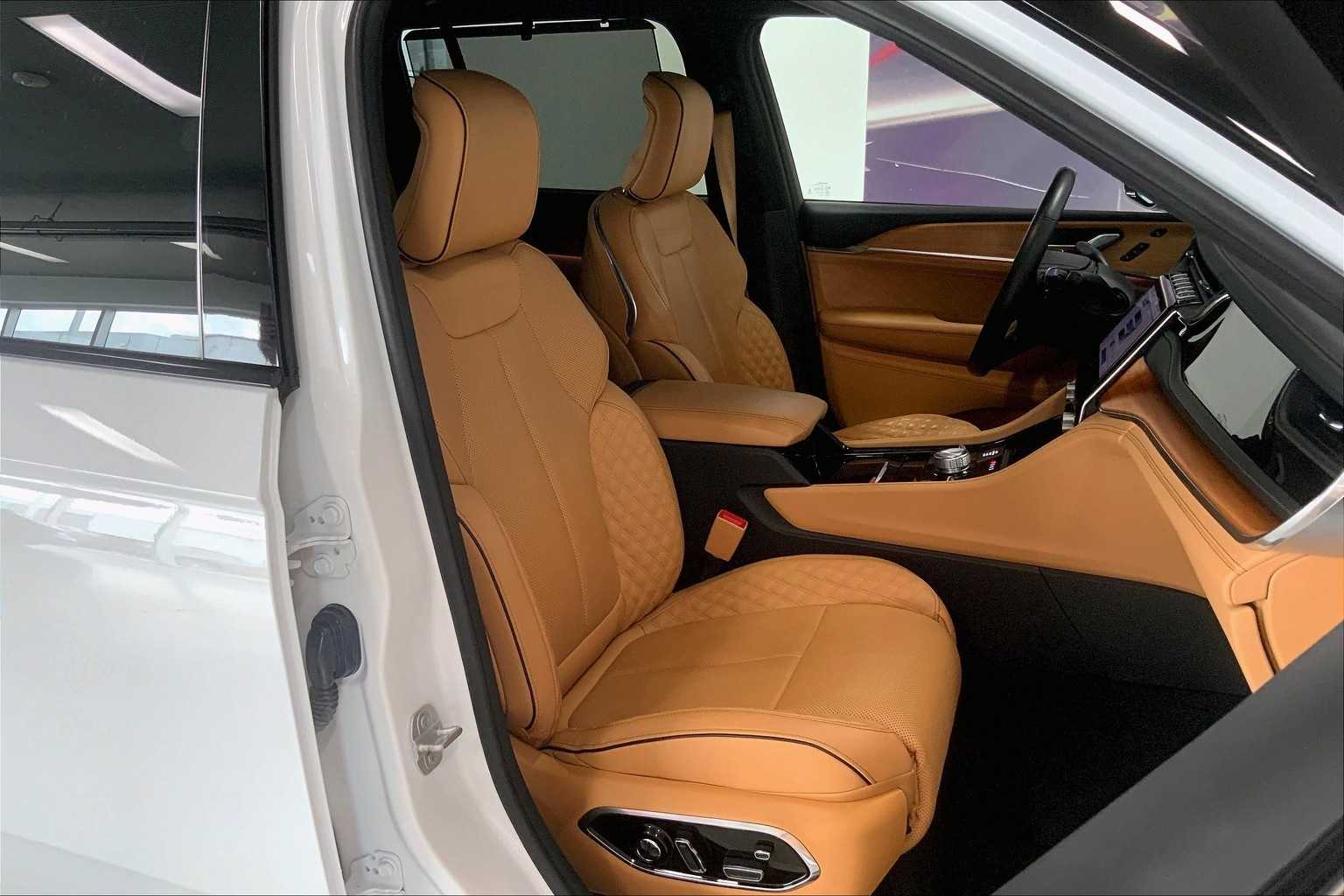 Thumbnail: 2022 Jeep Grand Cherokee - 11