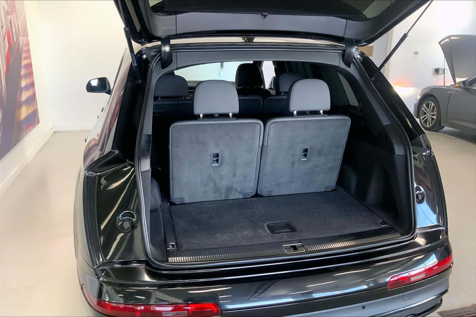 Thumbnail: 2023 Audi Q7 - 16