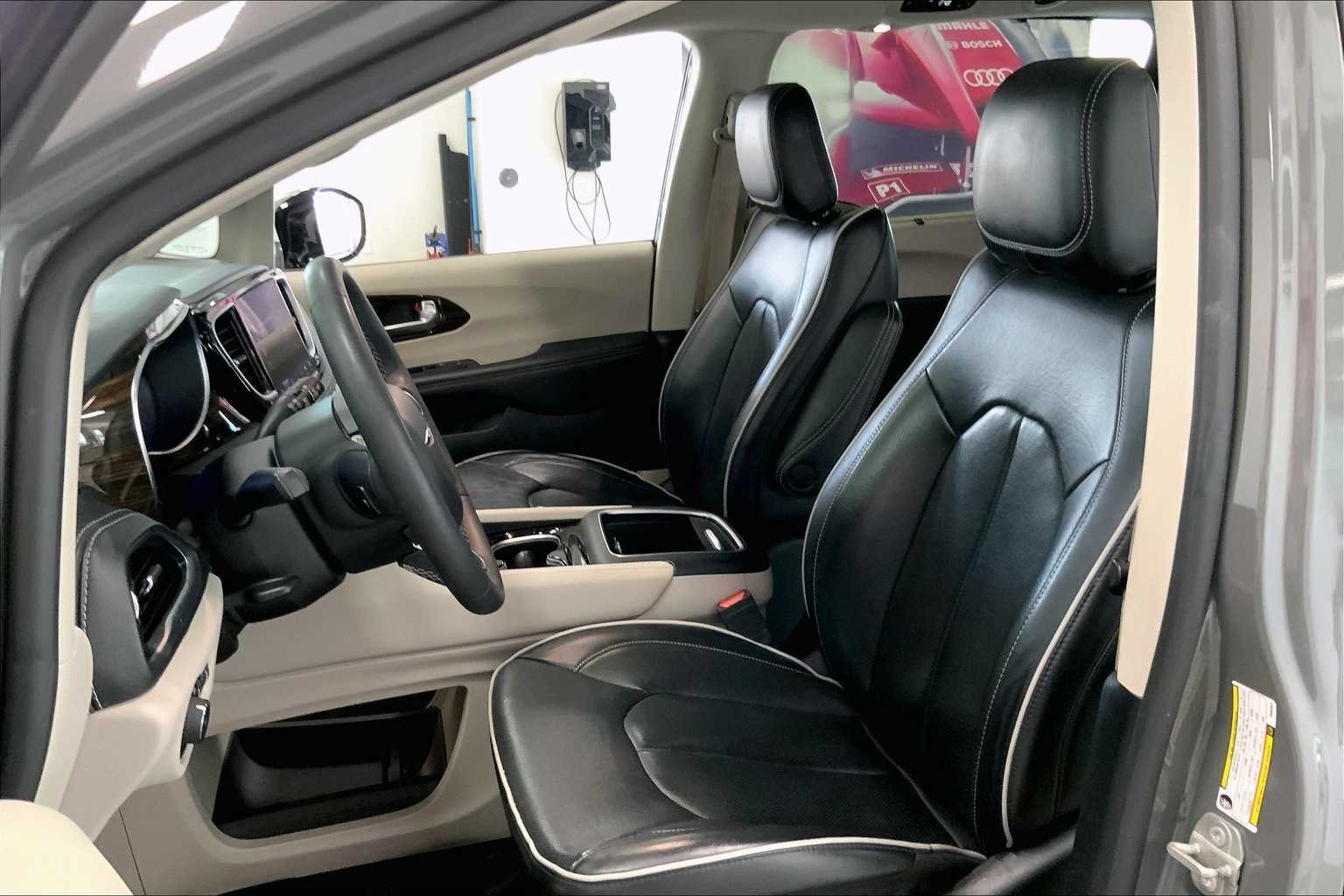 2023 Chrysler Pacifica Limited 11