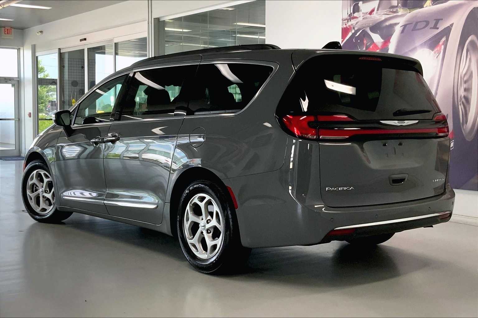 2023 Chrysler Pacifica Limited 4