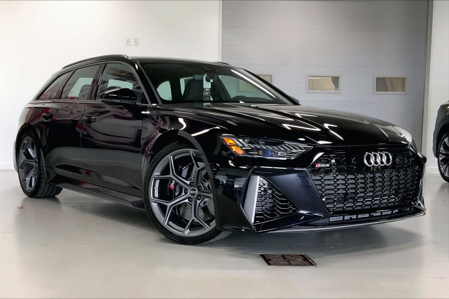 Thumbnail: 2026 Audi RS 6 - 21