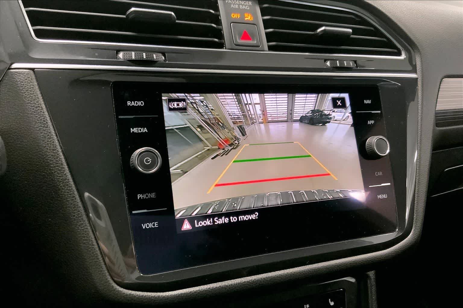 Thumbnail: 2022 Volkswagen Tiguan - 23