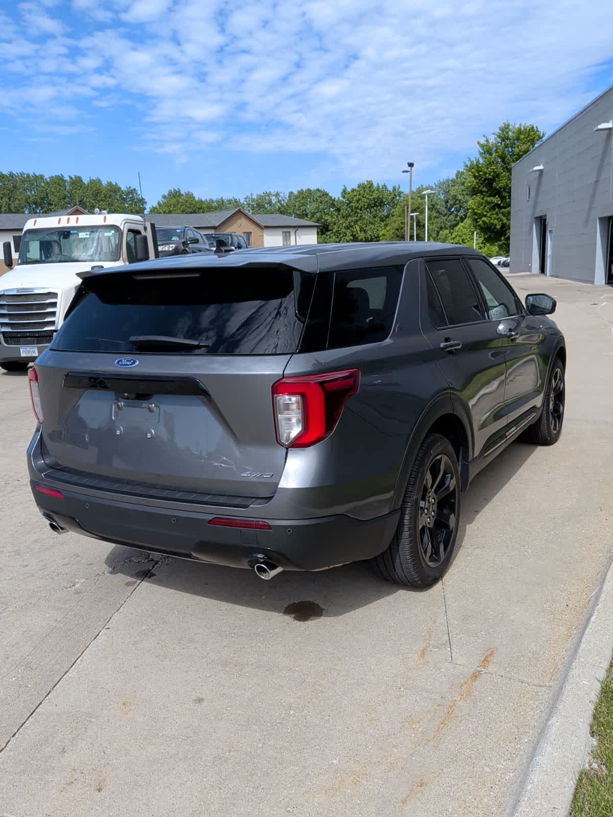 Thumbnail: 2022 Ford Explorer - 6