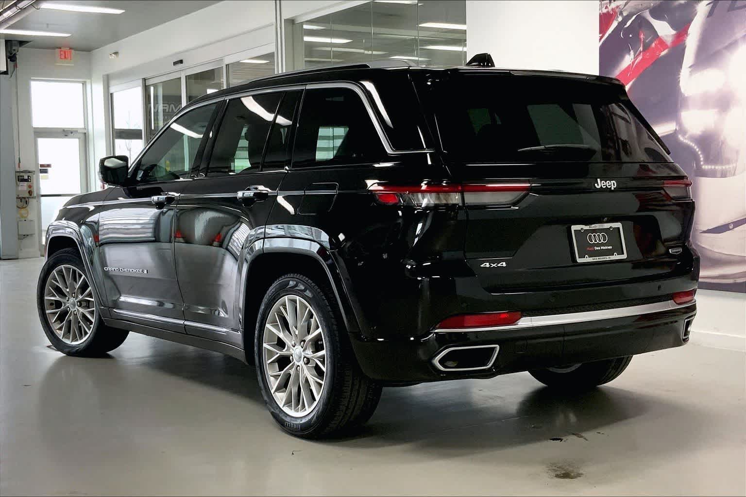 Thumbnail: 2022 Jeep Grand Cherokee - 4