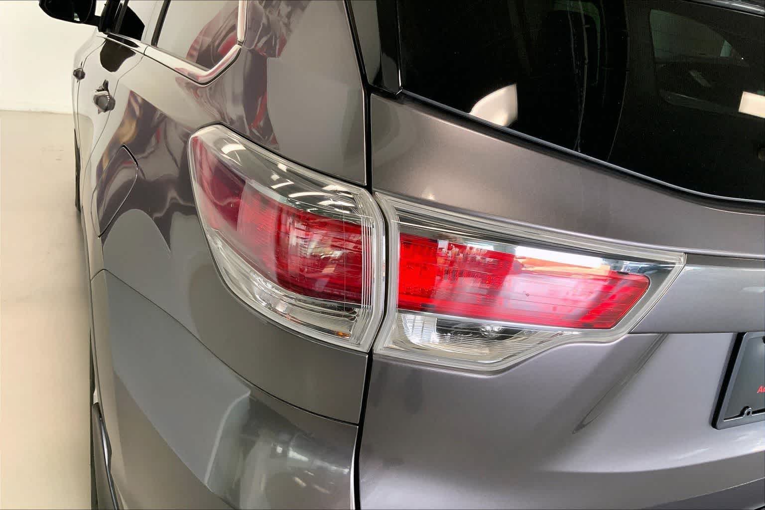 Thumbnail: 2015 Toyota Highlander - 30