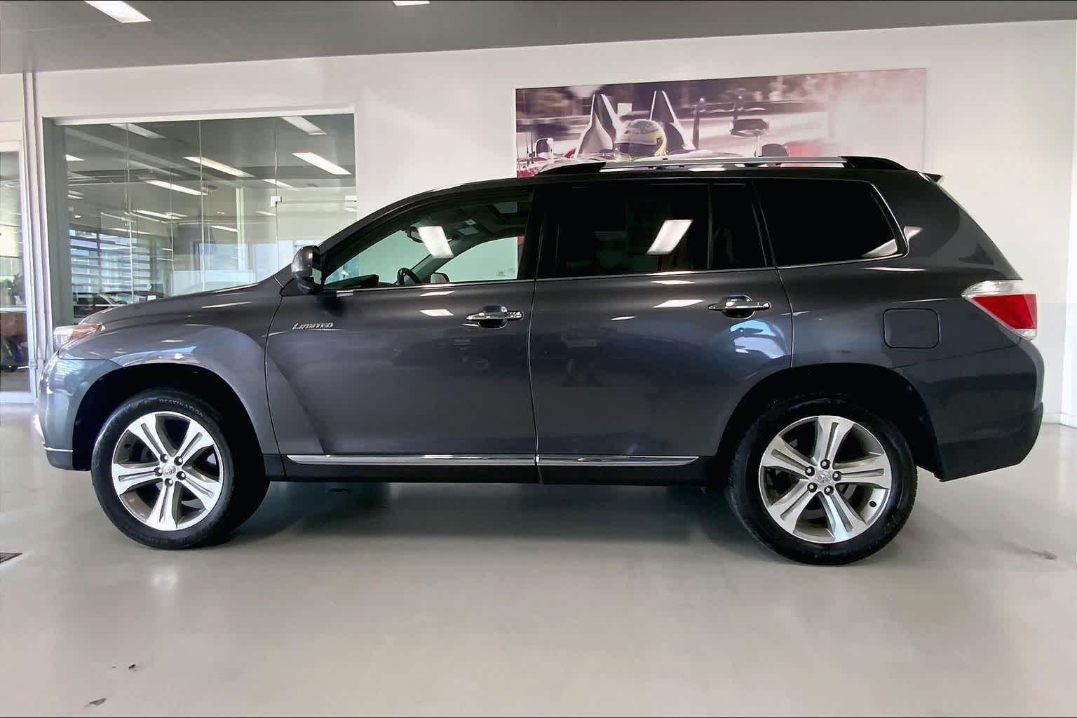 Thumbnail: 2011 Toyota Highlander - 3