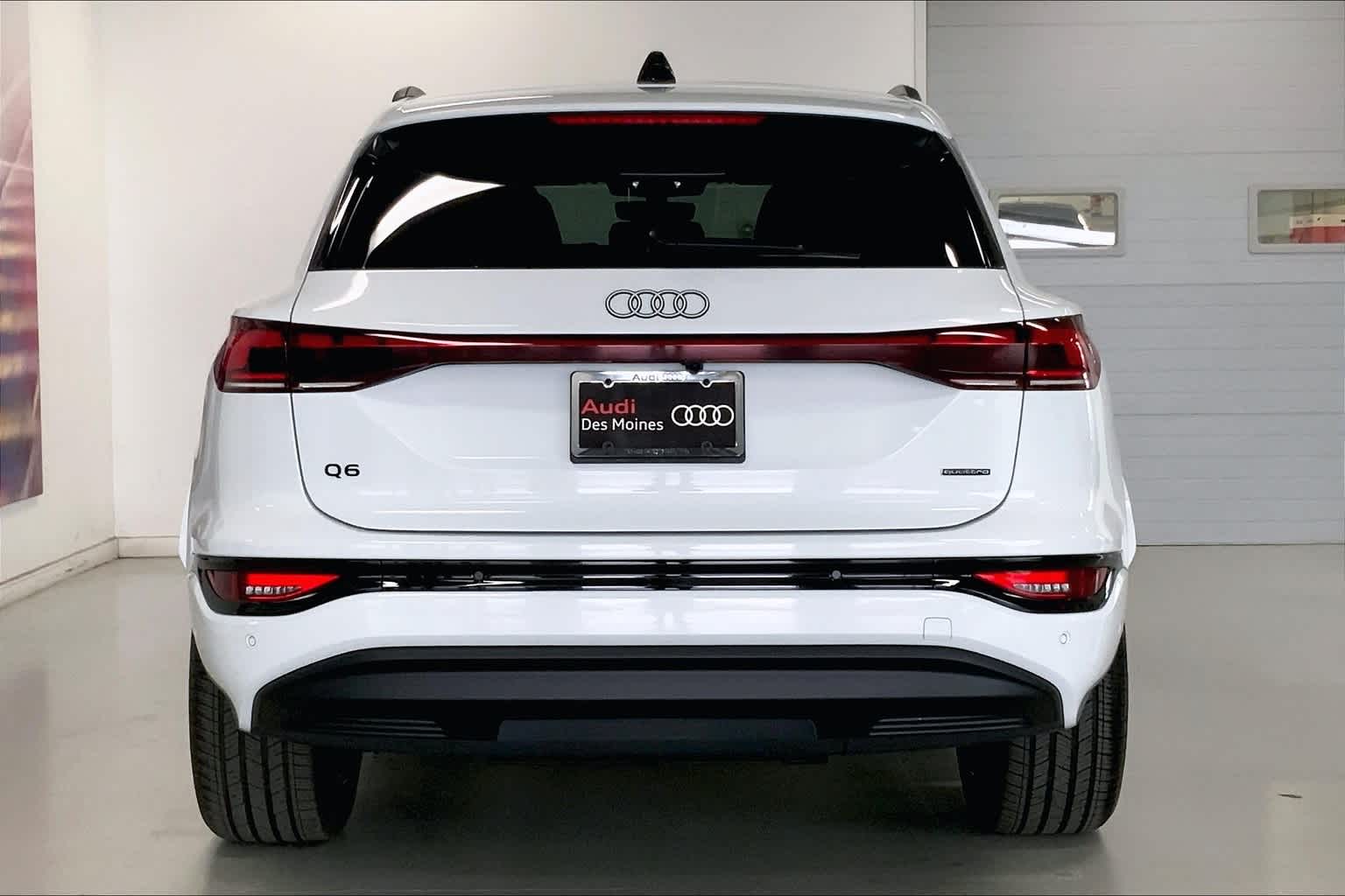 Thumbnail: 2025 Audi Q6 e-tron - 5