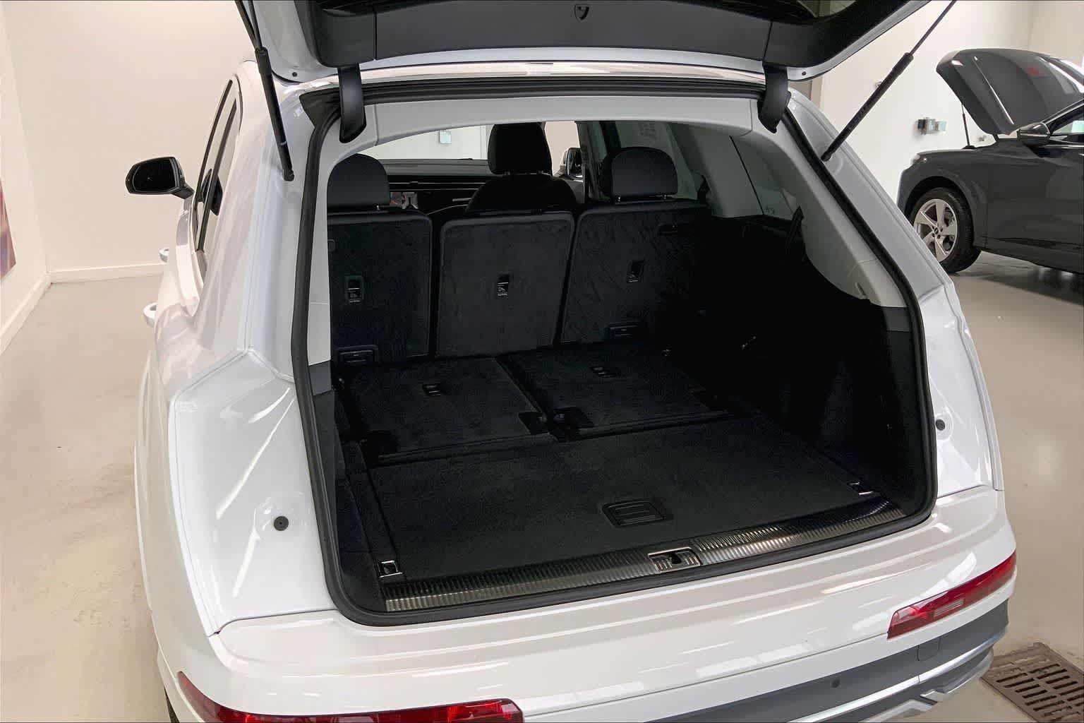 Thumbnail: 2023 Audi Q7 - 17