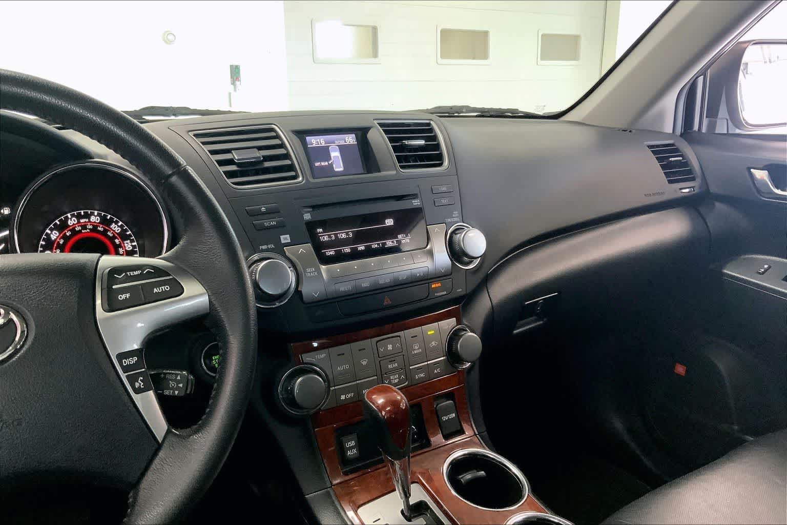 Thumbnail: 2011 Toyota Highlander - 13