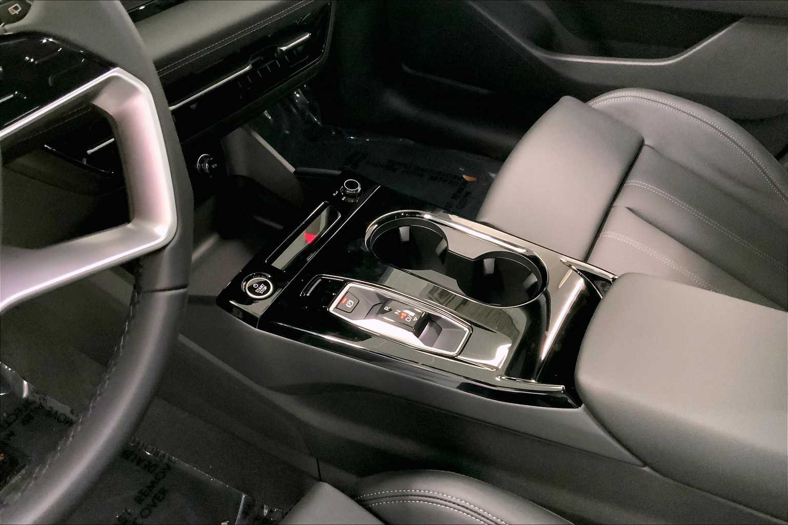 2025 Audi Q6 e-tron Premium Plus 16