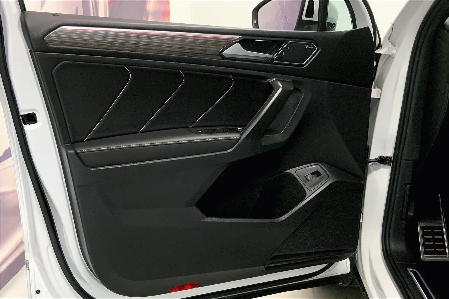 Thumbnail: 2022 Volkswagen Tiguan - 24