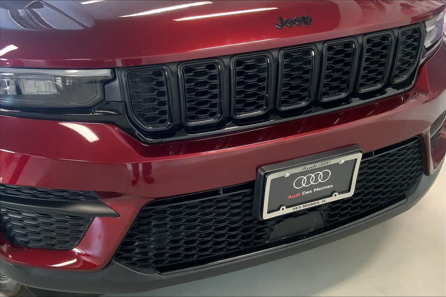 Thumbnail: 2023 Jeep Grand Cherokee - 30