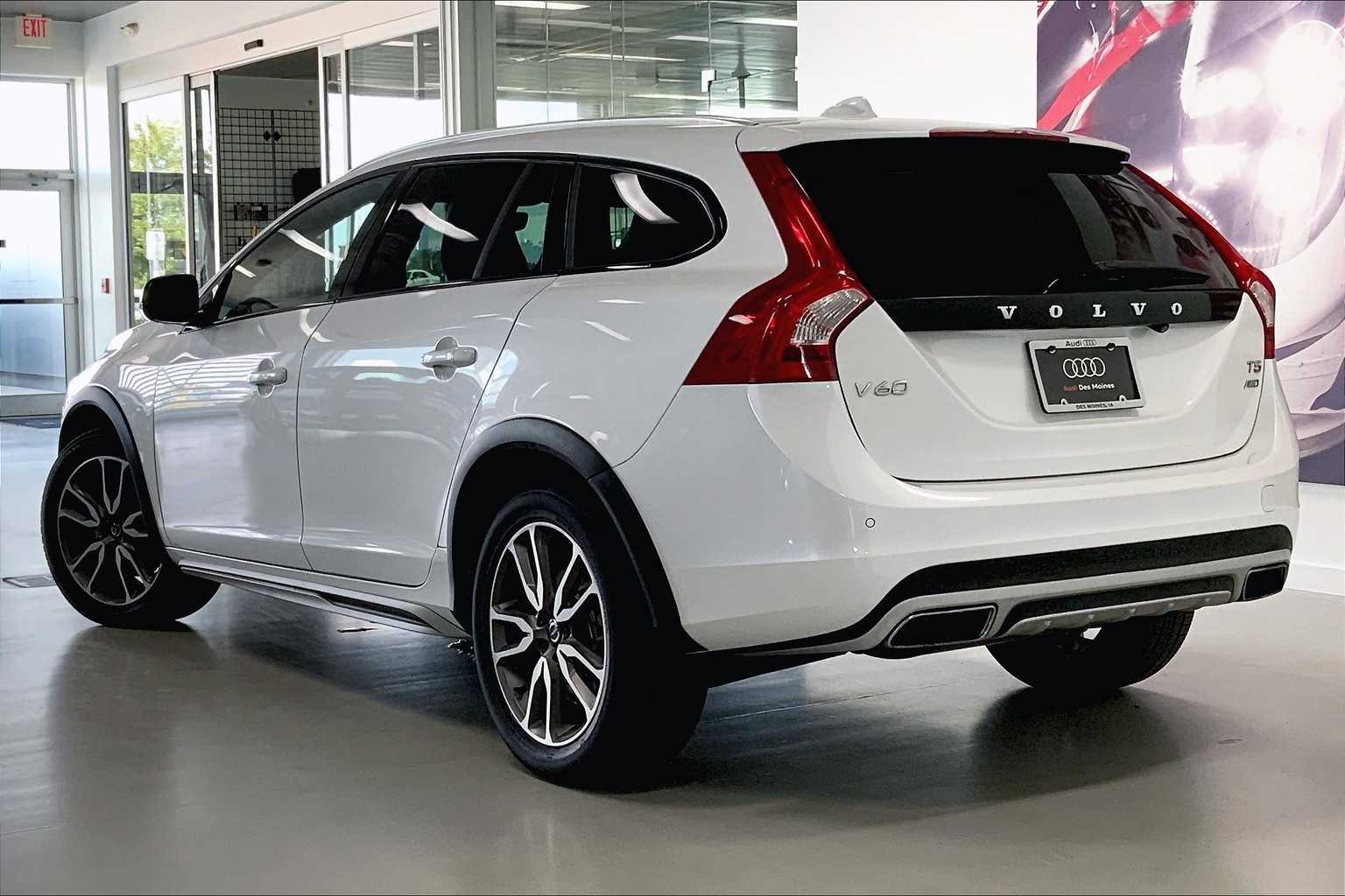 Thumbnail: 2018 Volvo S60 - 4