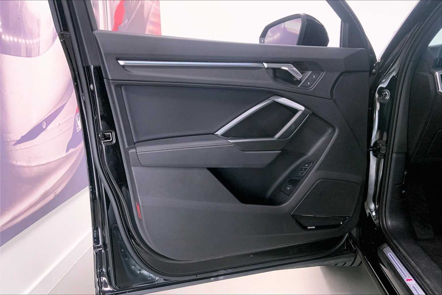 Thumbnail: 2023 Audi Q3 - 24