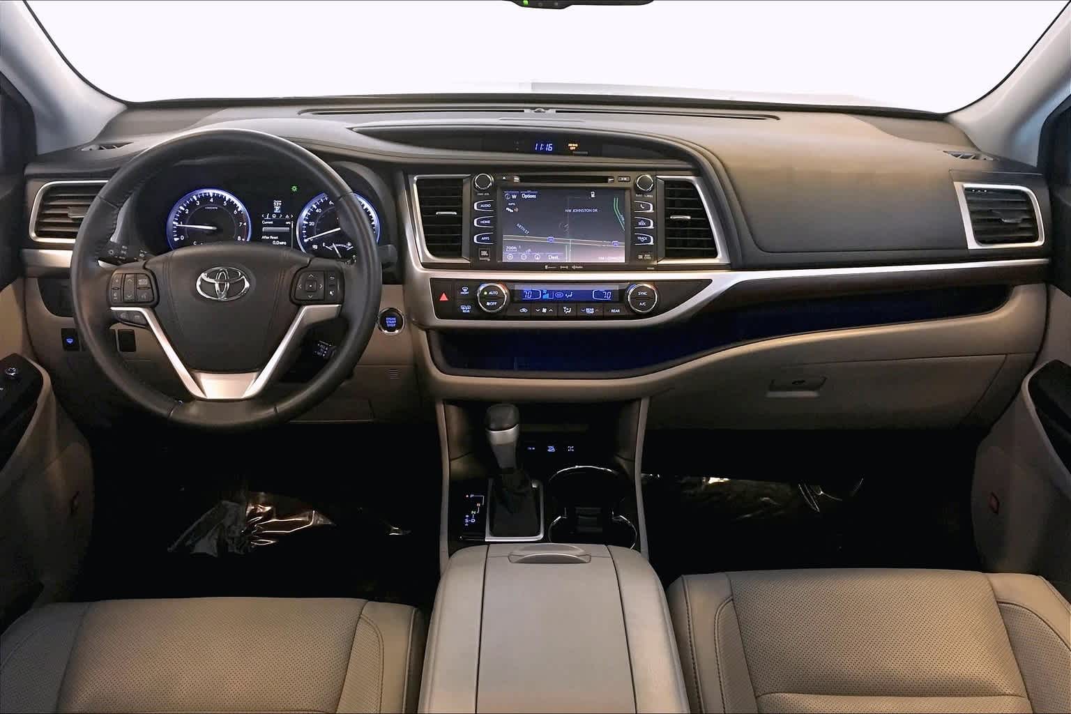 Thumbnail: 2016 Toyota Highlander - 17