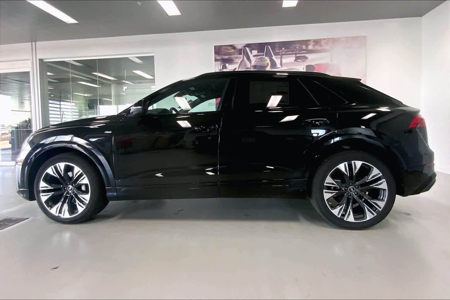 Thumbnail: 2026 Audi Q8 - 3