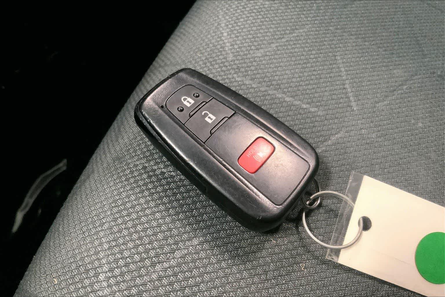 Thumbnail: 2022 Toyota RAV4 - 18