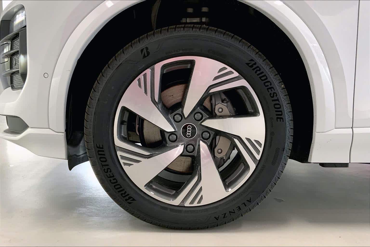 Thumbnail: 2025 Audi Q6 e-tron - 8