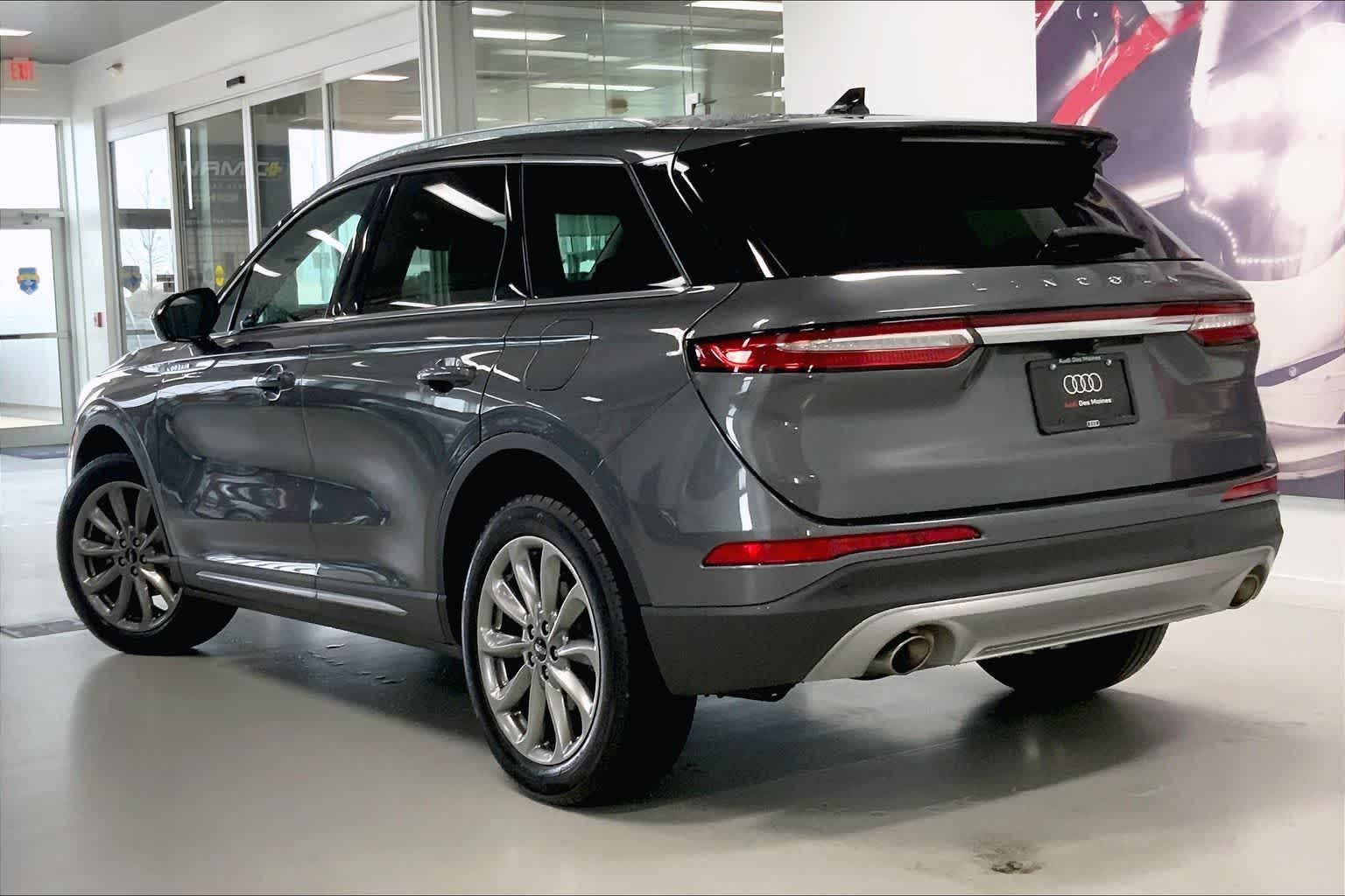 Thumbnail: 2022 Lincoln Corsair - 4