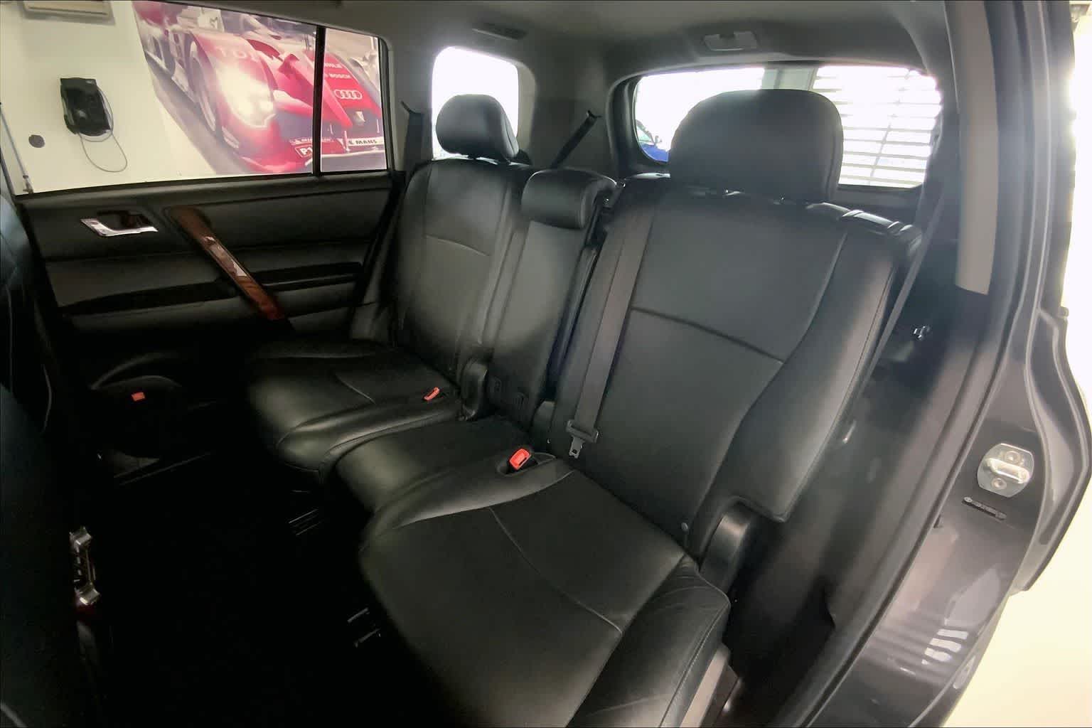 Thumbnail: 2011 Toyota Highlander - 25