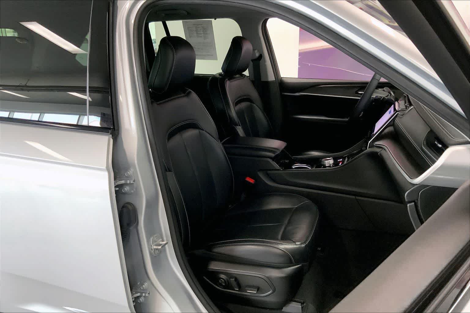 Thumbnail: 2023 Jeep Grand Cherokee - 12