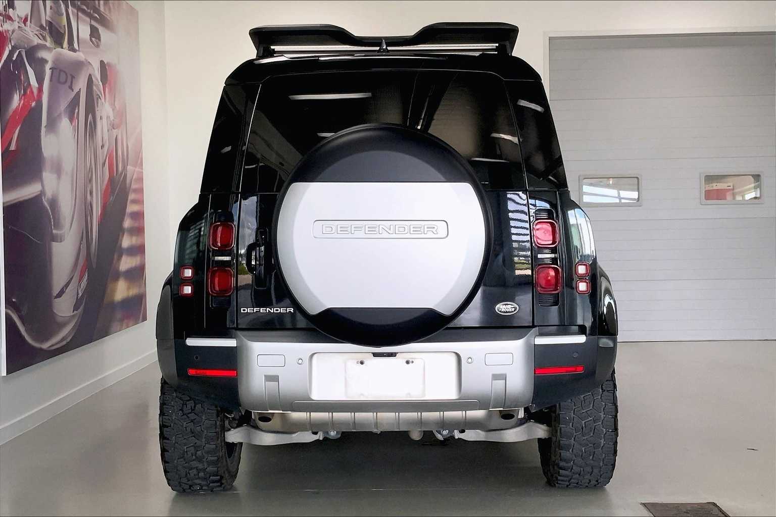 Thumbnail: 2022 Land Rover Defender - 5