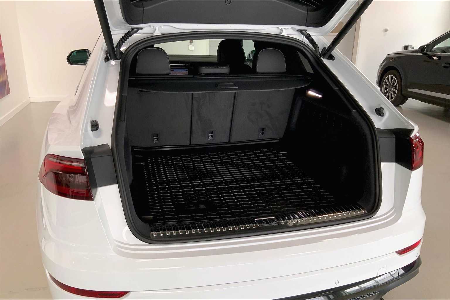 Thumbnail: 2025 Audi Q8 - 19