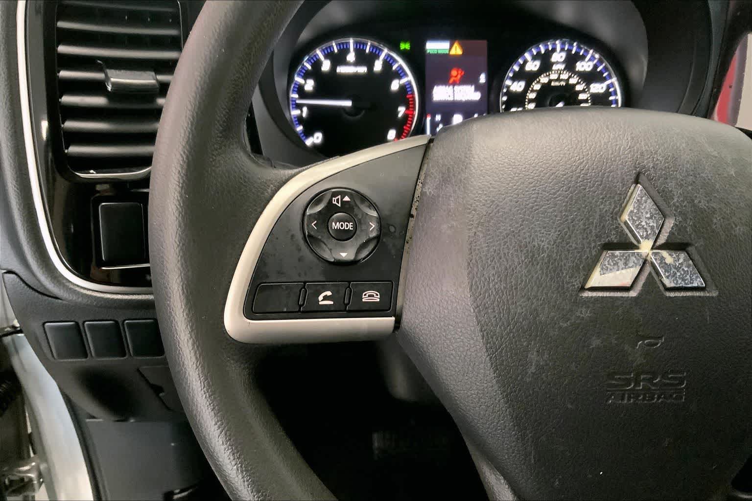 Thumbnail: 2020 Mitsubishi Outlander - 21