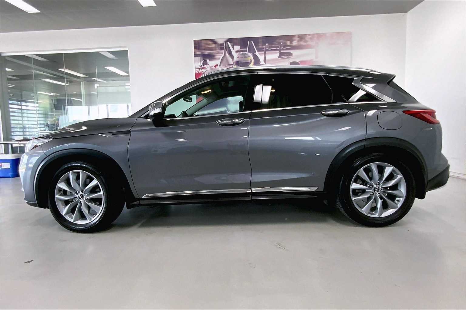 Thumbnail: 2019 INFINITI QX50 - 3