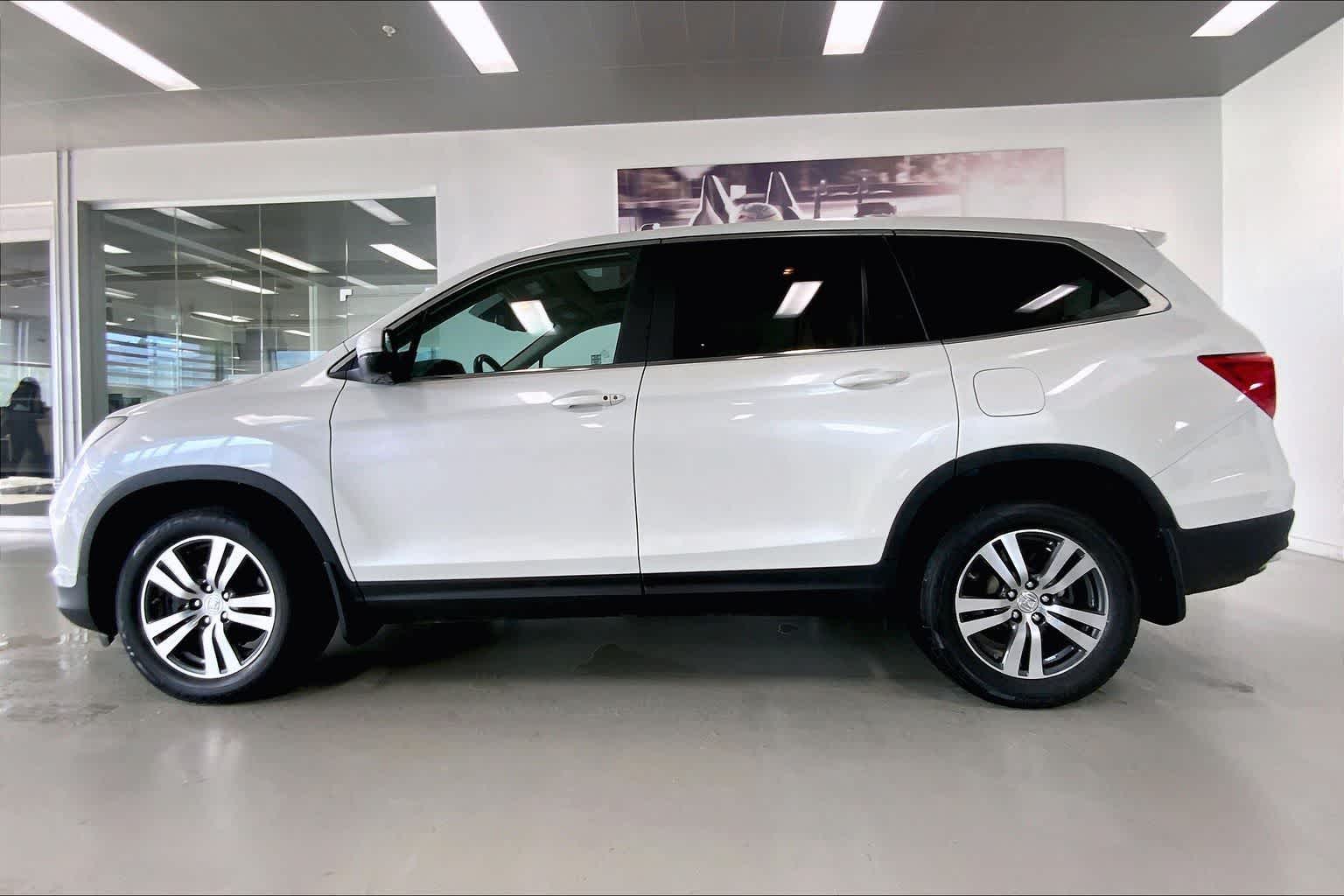 Thumbnail: 2016 Honda Pilot - 3