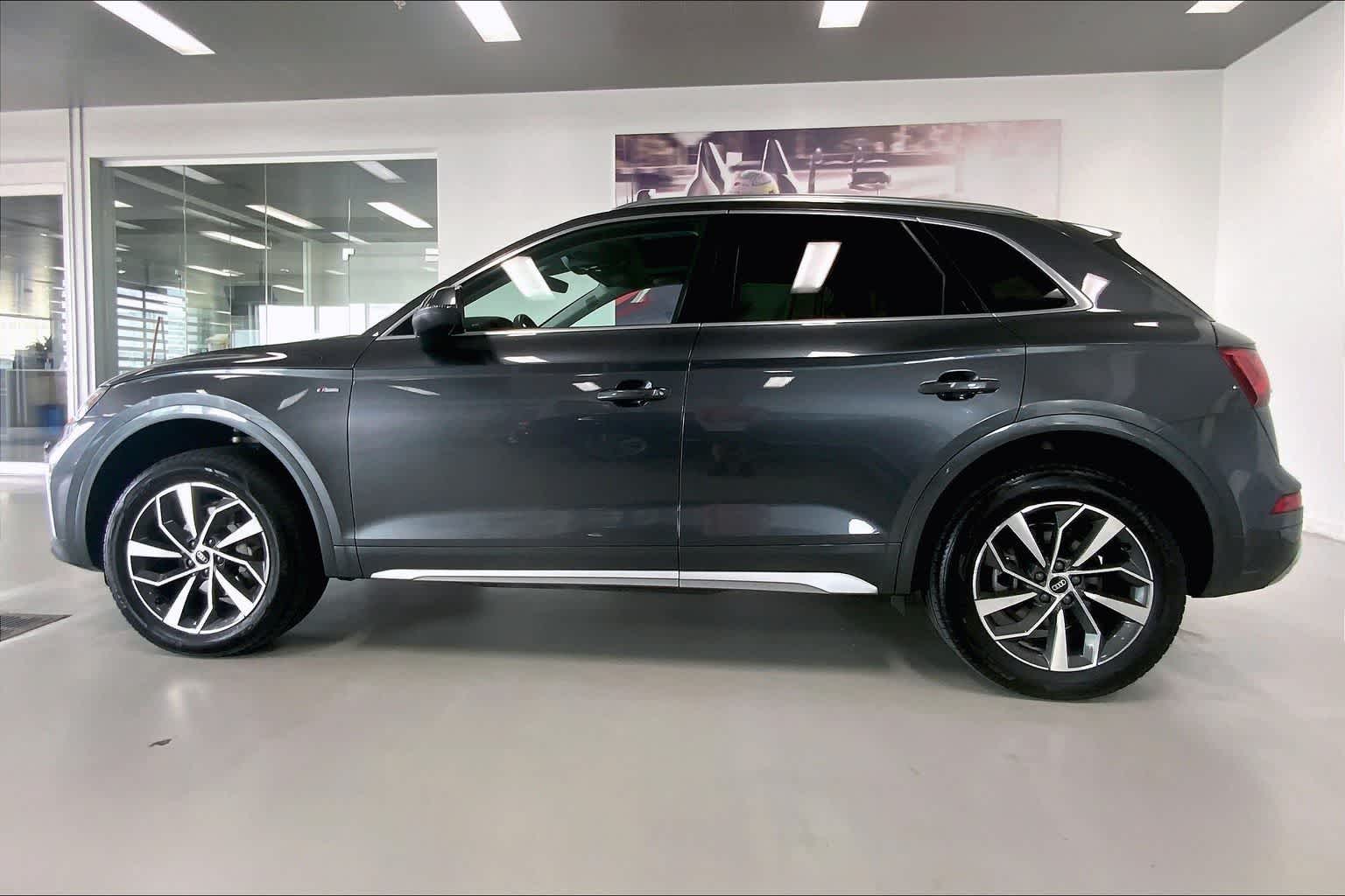 Thumbnail: 2023 Audi Q5 - 3